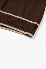 Herre brun strikket T-shirt med normal pasform og rund hals, kontrastkant