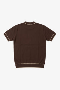 Herre brun strikket T-shirt med normal pasform og rund hals, kontrastkant