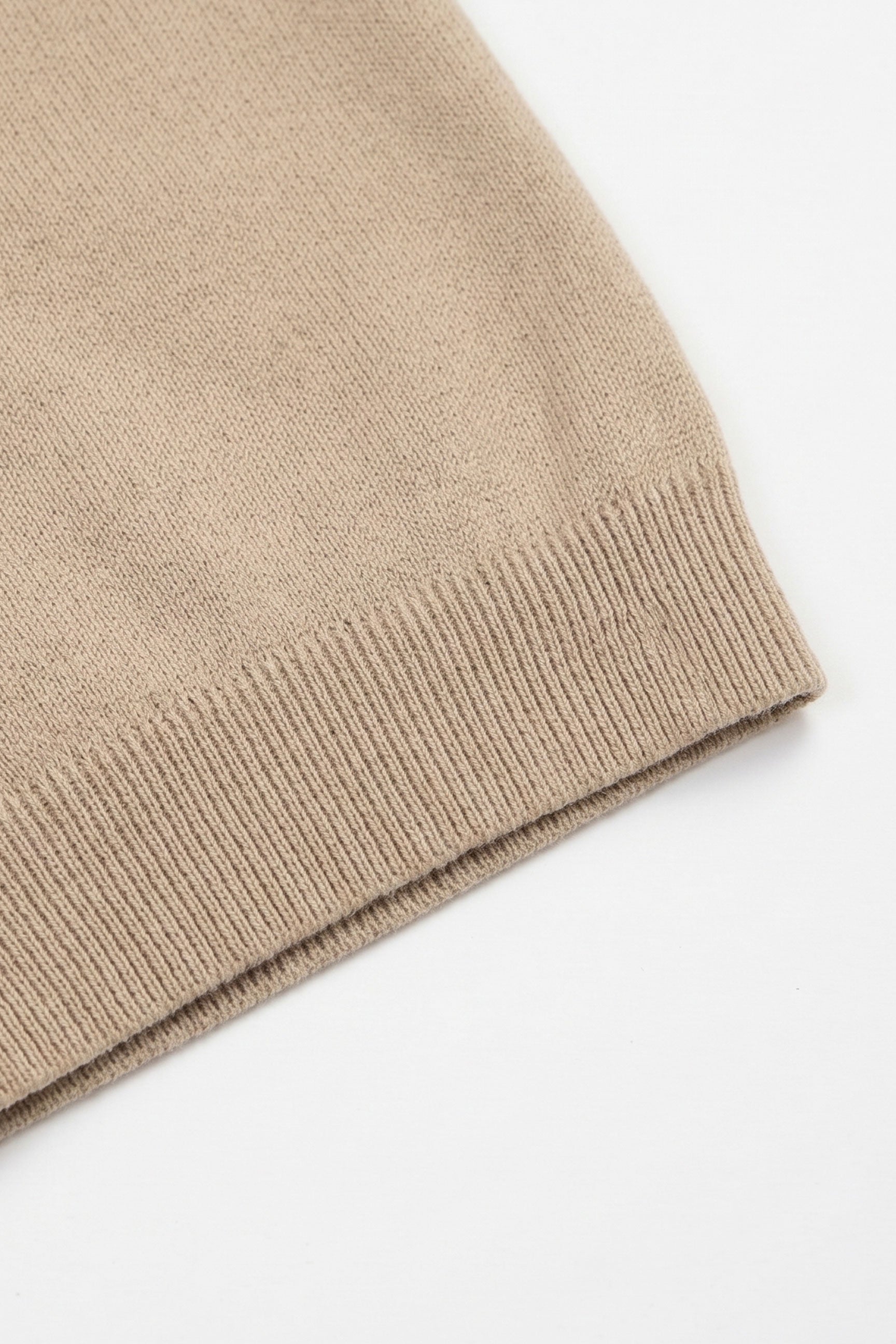 Beige strikket poloshirt med lynlås til mænd