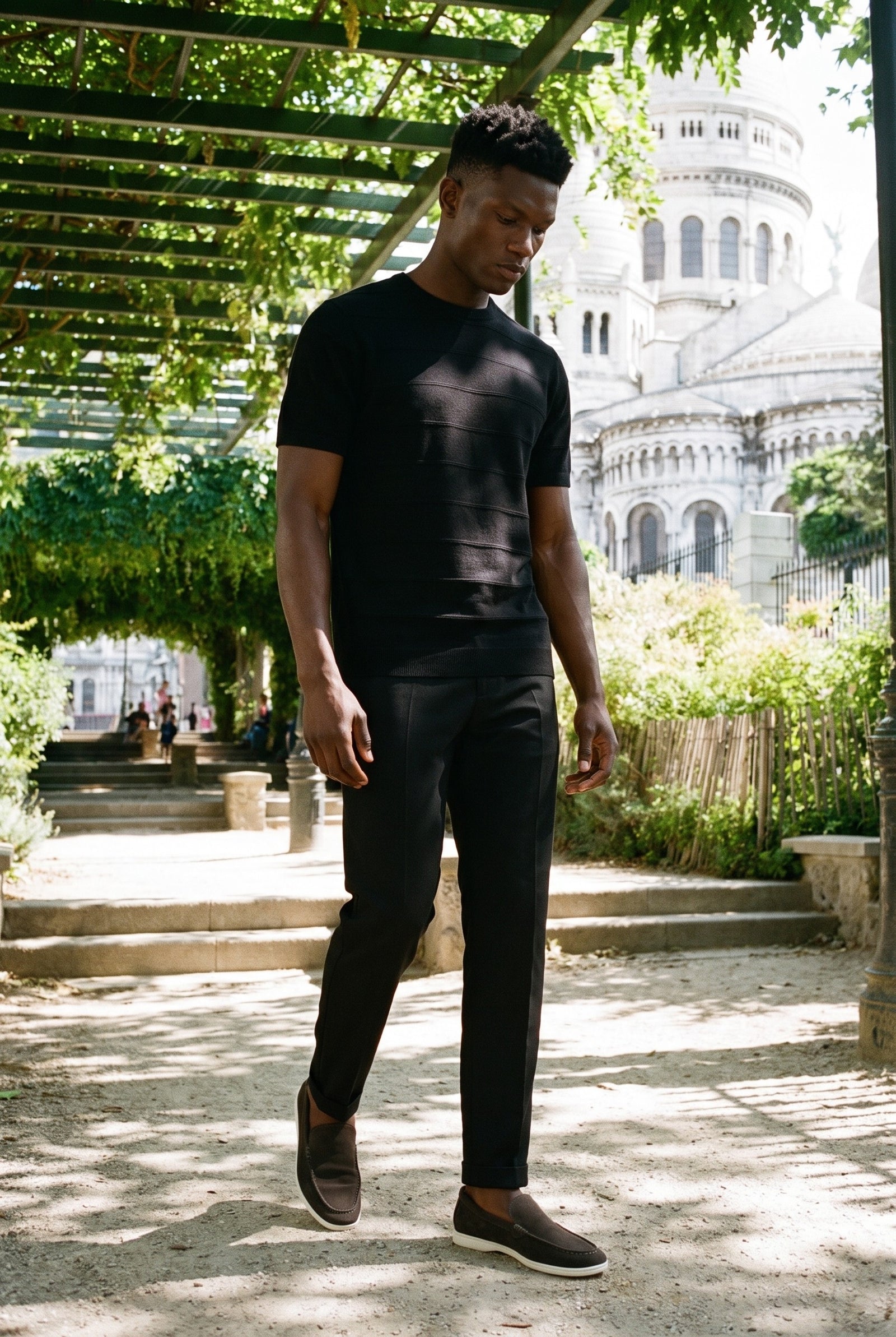 Look #870 styled with Sort Tekstureret Strikket T-shirt til Herrer