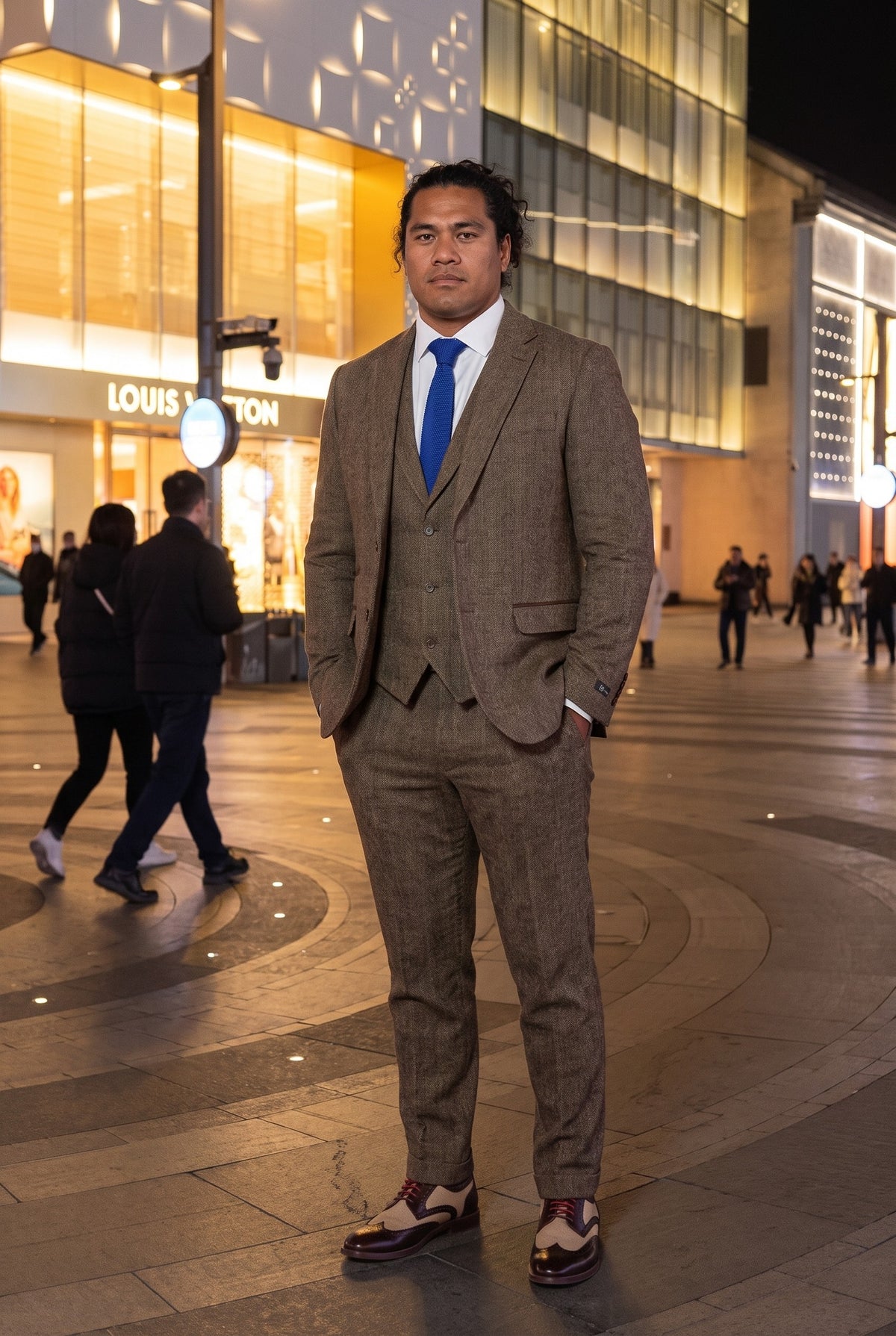 Look #966 styled with Egebrun sildebensfarvet tweed 3-delt jakkesæt