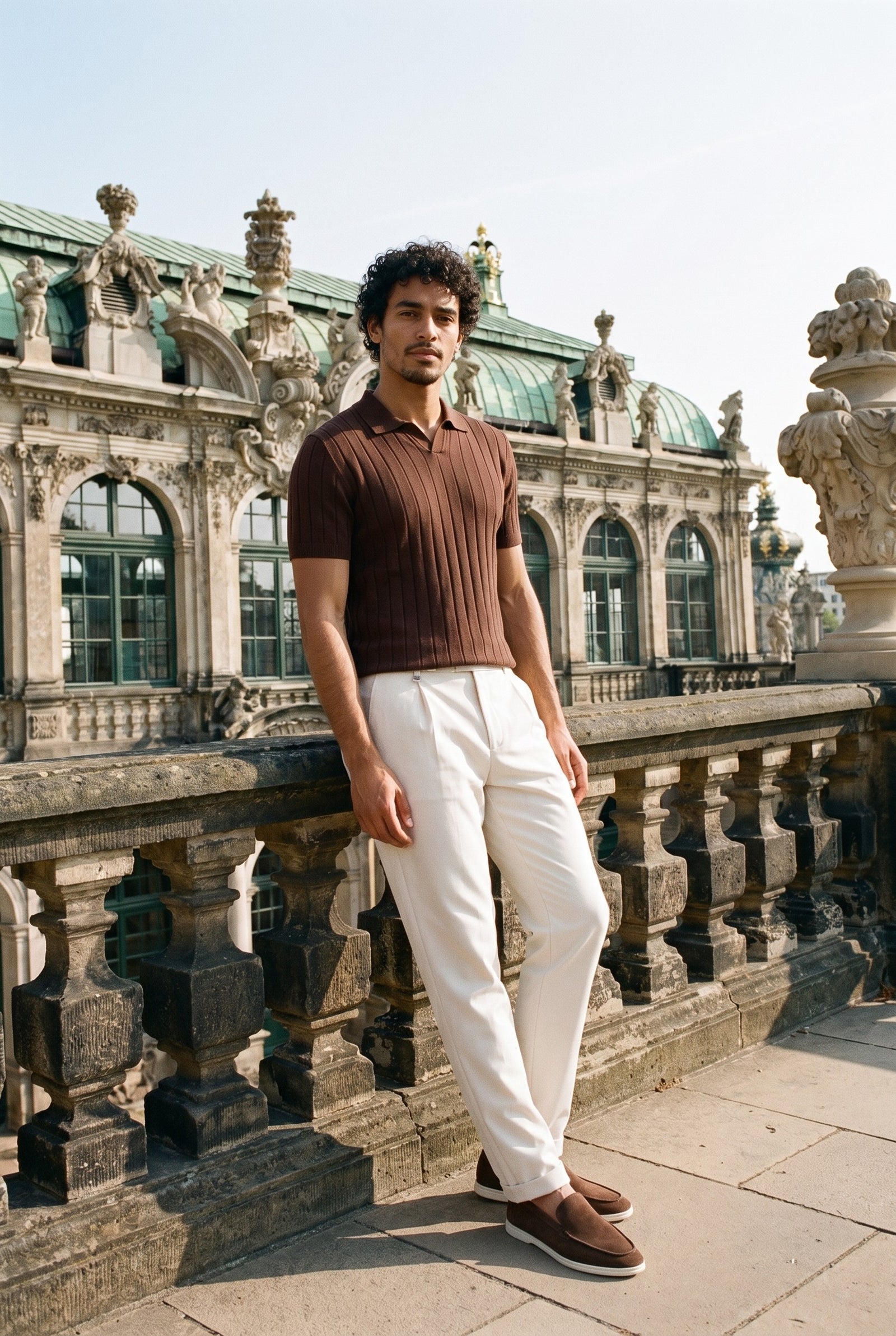 Look #1027 styled with Brun ribbet poloshirt til mænd