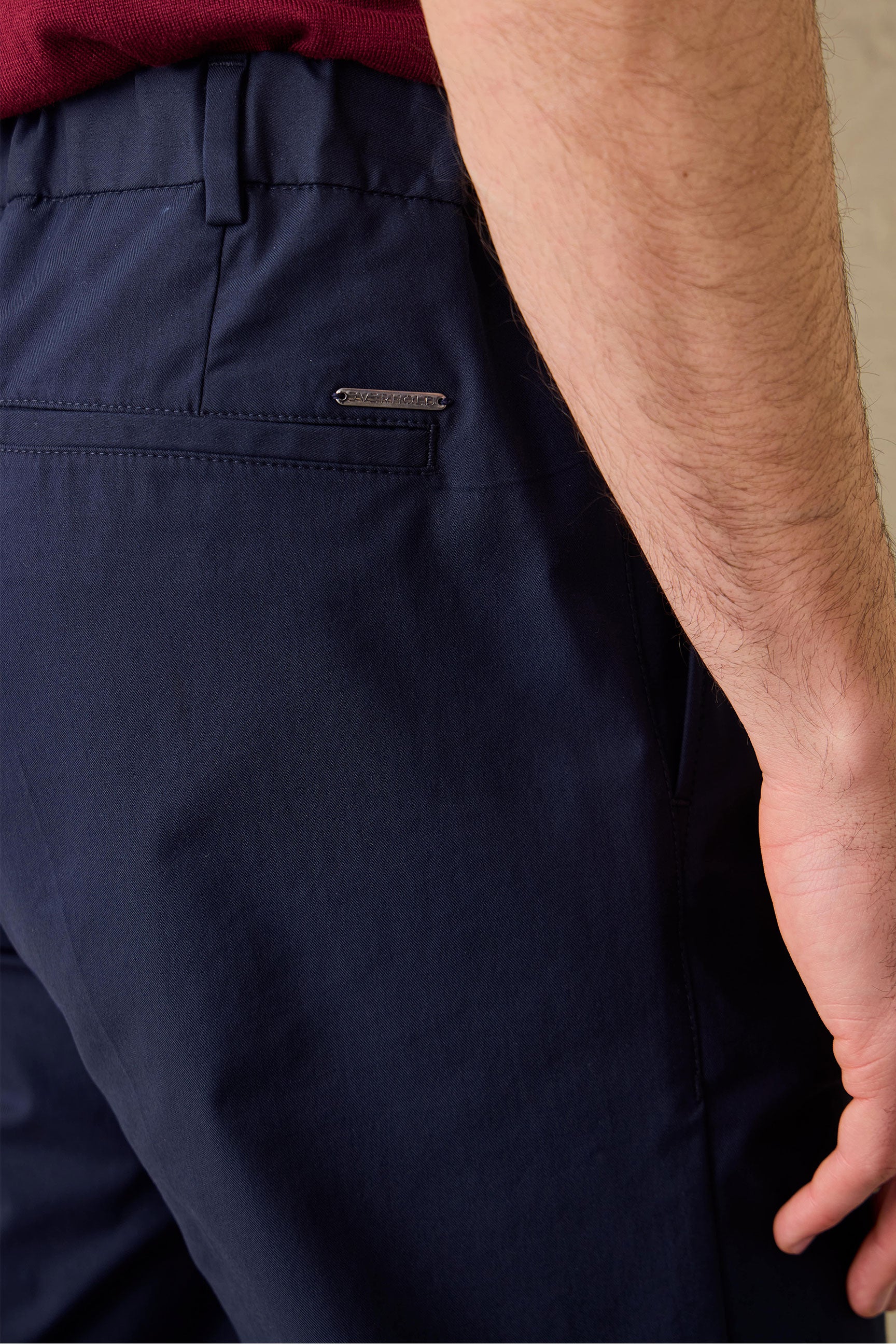 Marineblå plisserede smarte casualbukser til mænd, skræddersyet klassisk pasform
