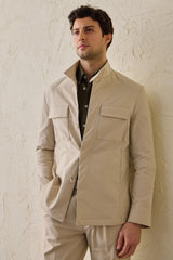 Beige smart casual 2-delt herresæt med safari-krave og stretch