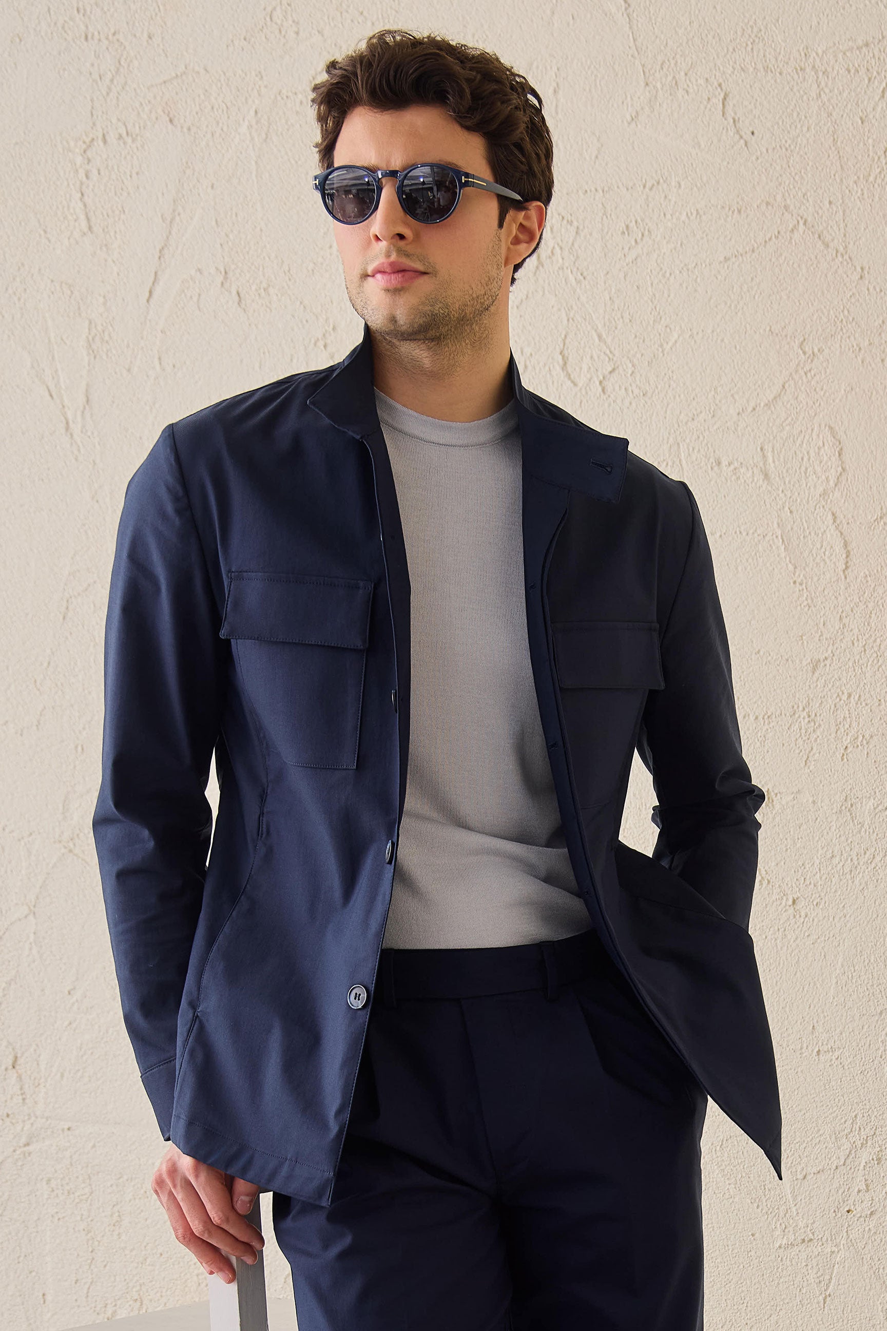 Herre marineblåt smart casual 2-delt jakkesæt med safari-krave og stretch