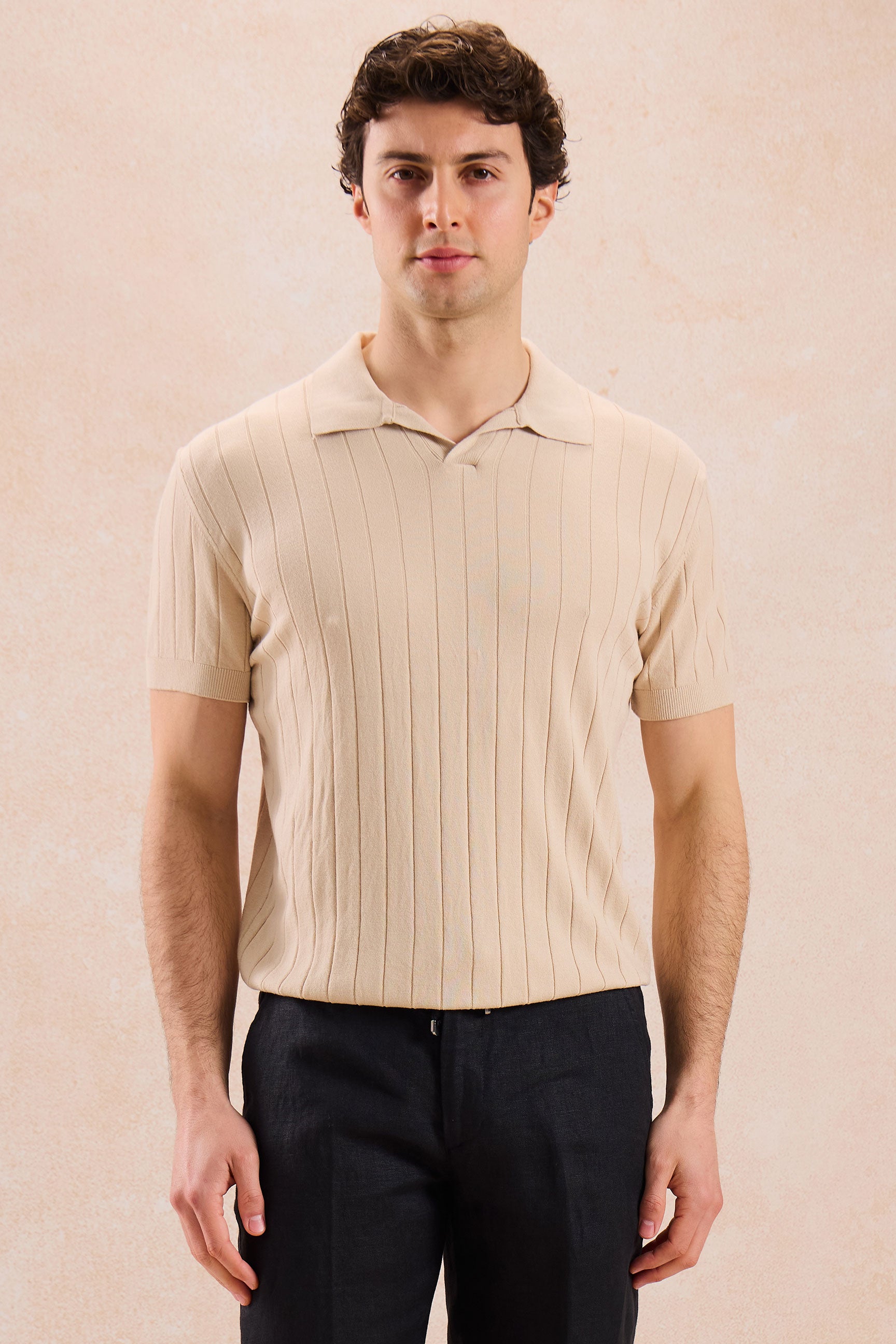 Beige ribbet poloshirt til mænd