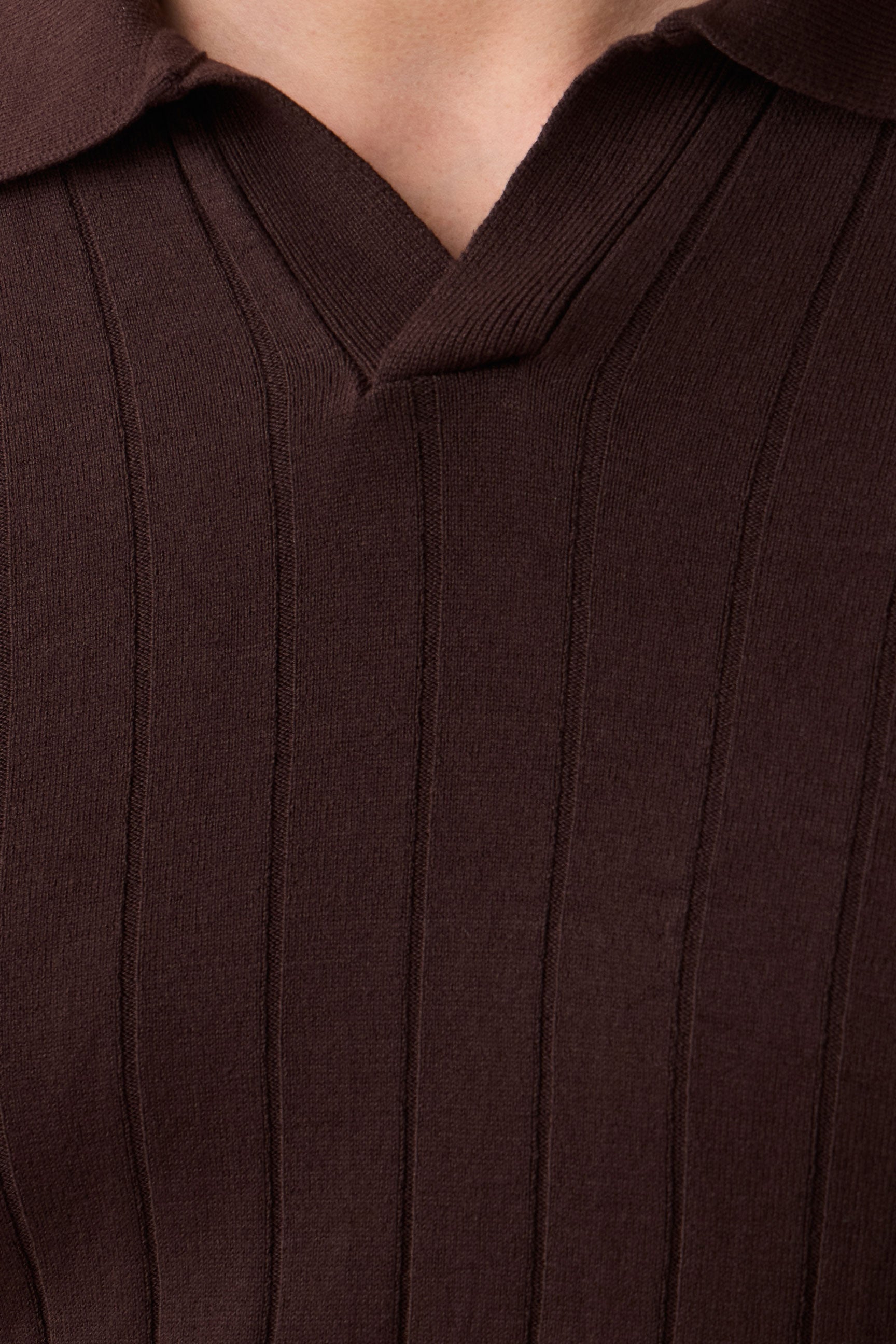 Brun ribbet poloshirt til mænd