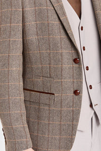 Harris Brown Tweed Suit med Kontrastfarvet Vest og Bukser i Sten