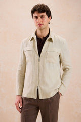 Herresæt med beige hørjakke med lynlås og brune bukser, smart casual sommeroutfit