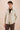 Herresæt med beige hørjakke med lynlås og brune bukser, smart casual sommeroutfit
