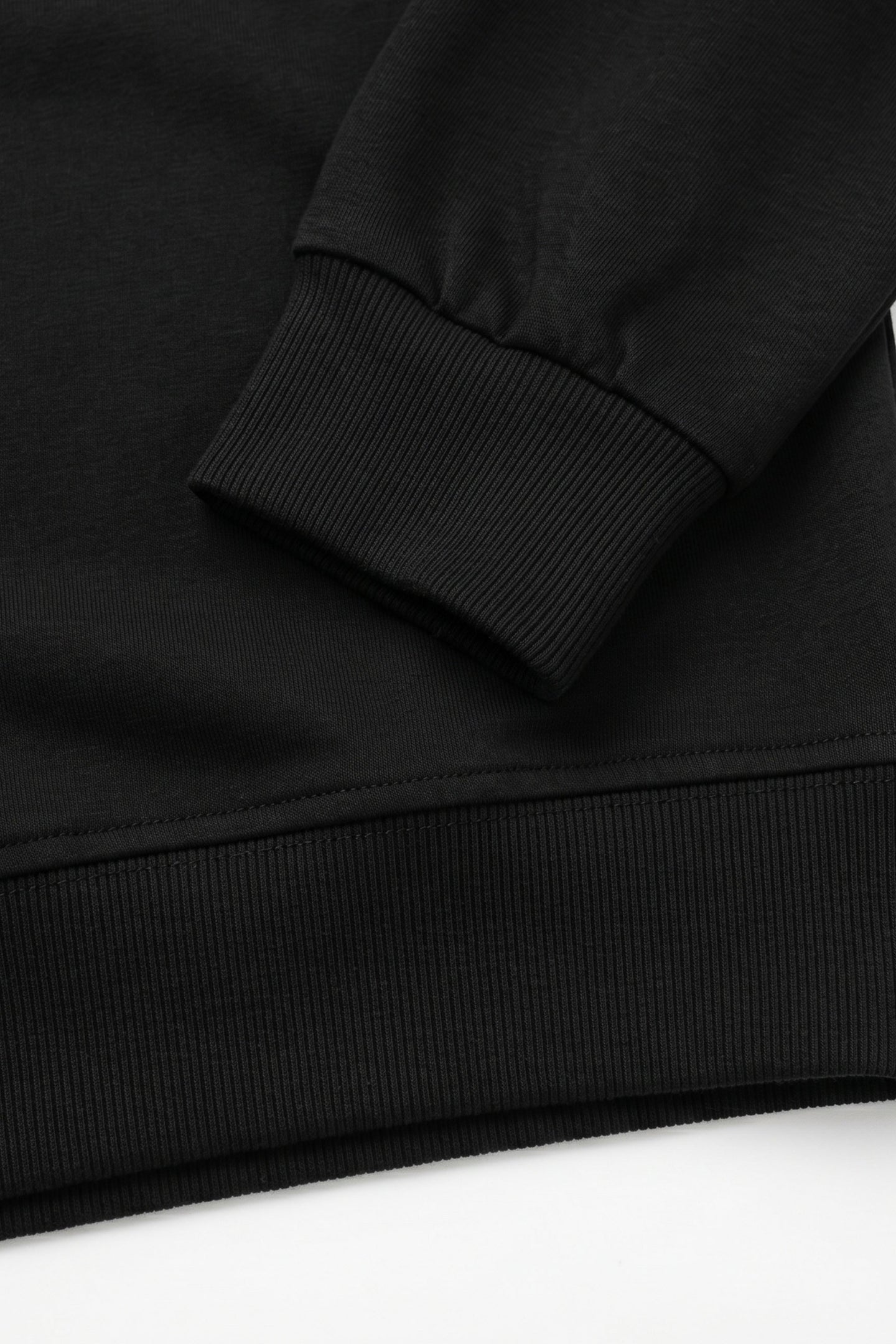 Herresweatshirt med rund hals og lange ærmer i sort bomuldsblanding, stretchpullover