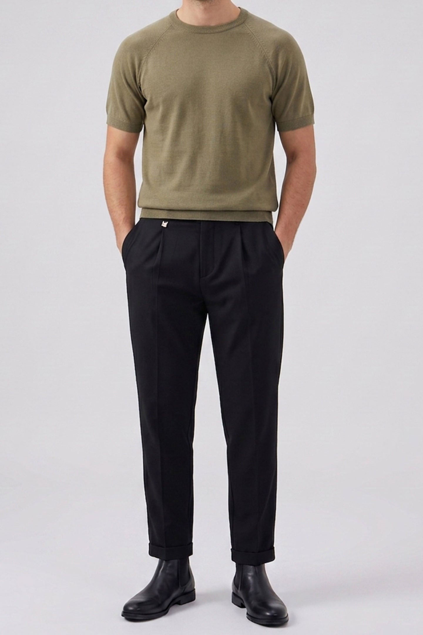Herre khaki klassisk strikket t-shirt med korte ærmer og rund hals