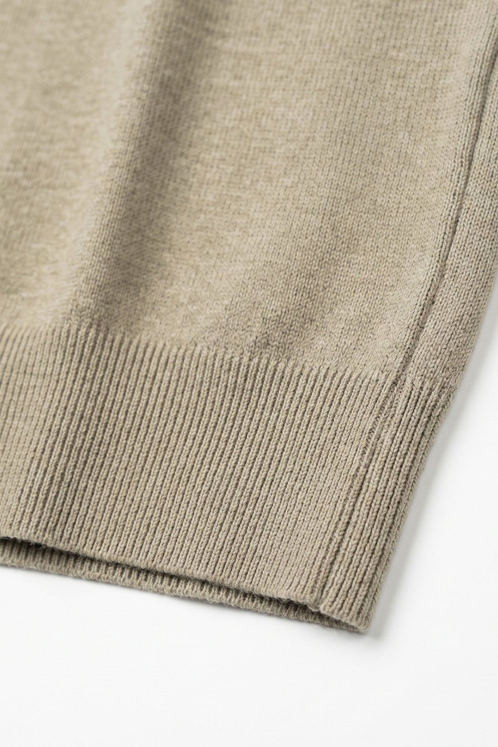 Herre khaki klassisk strikket t-shirt med korte ærmer og rund hals