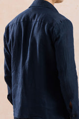 Herre marineblåt hørjakke med lynlås og salviefarvede bukser sæt smart casual sommeroutfit