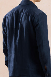 Herre marineblåt hørjakke med lynlås og salviefarvede bukser sæt smart casual sommeroutfit