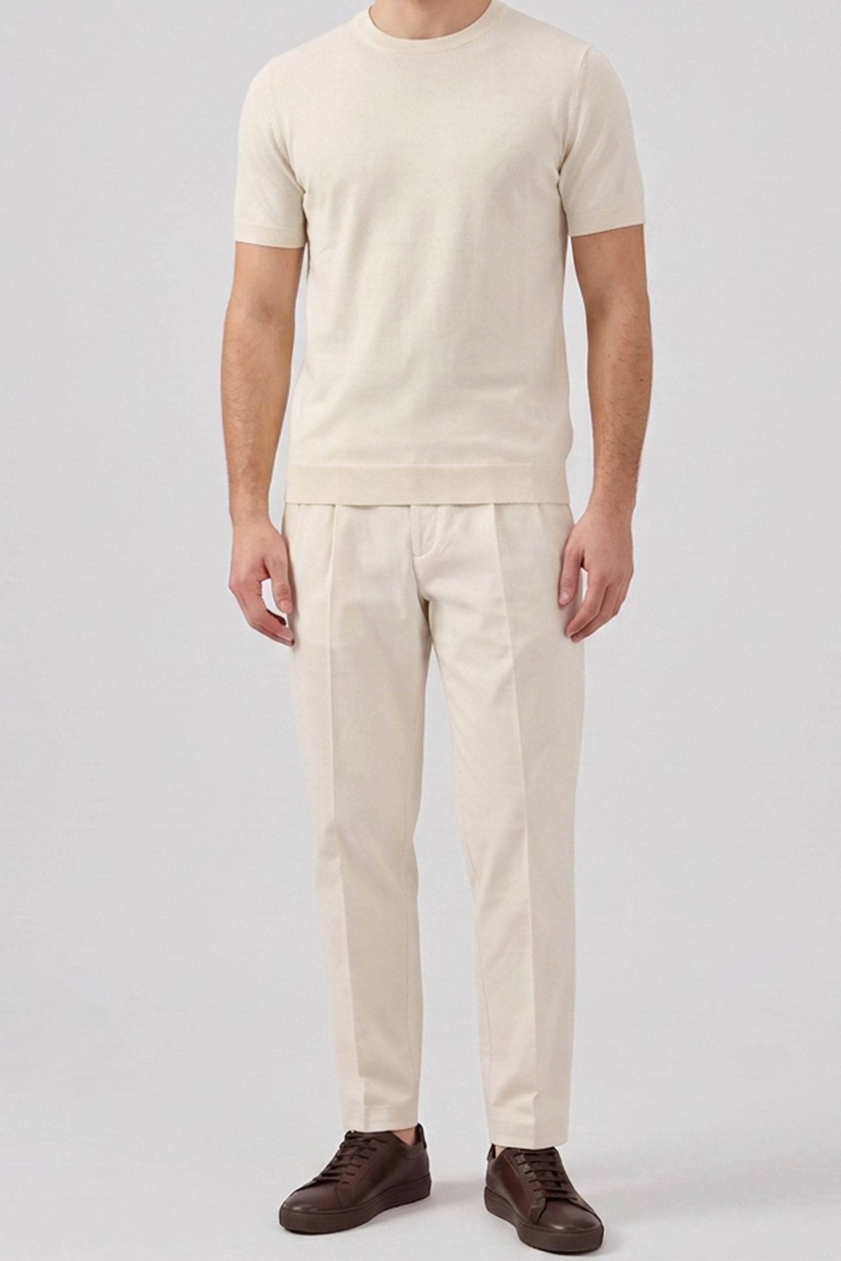 Herre Off-white strikket T-shirt med normal pasform og rund hals, korte ærmer