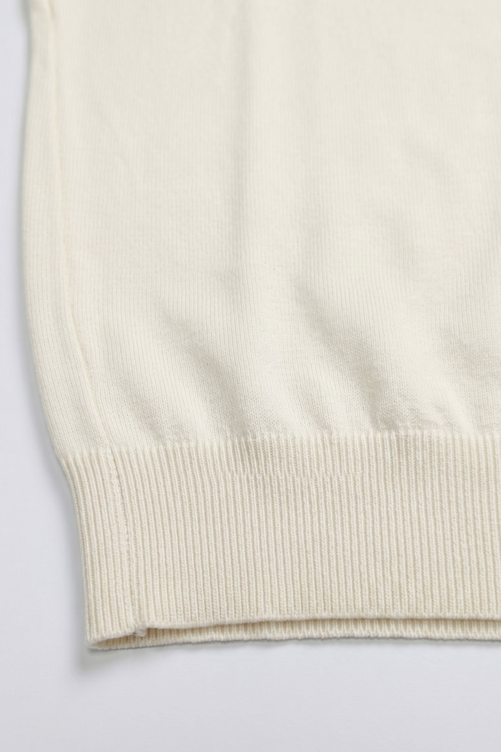 Herre Off-white strikket T-shirt med normal pasform og rund hals, korte ærmer