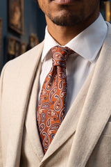 Herreslips med bronzemønster i paisley-print
