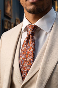 Herreslips med bronzemønster i paisley-print