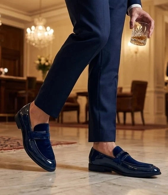 Herreslip-on loafers med vegansk læder og fløjlsdetaljer i patentmateriale