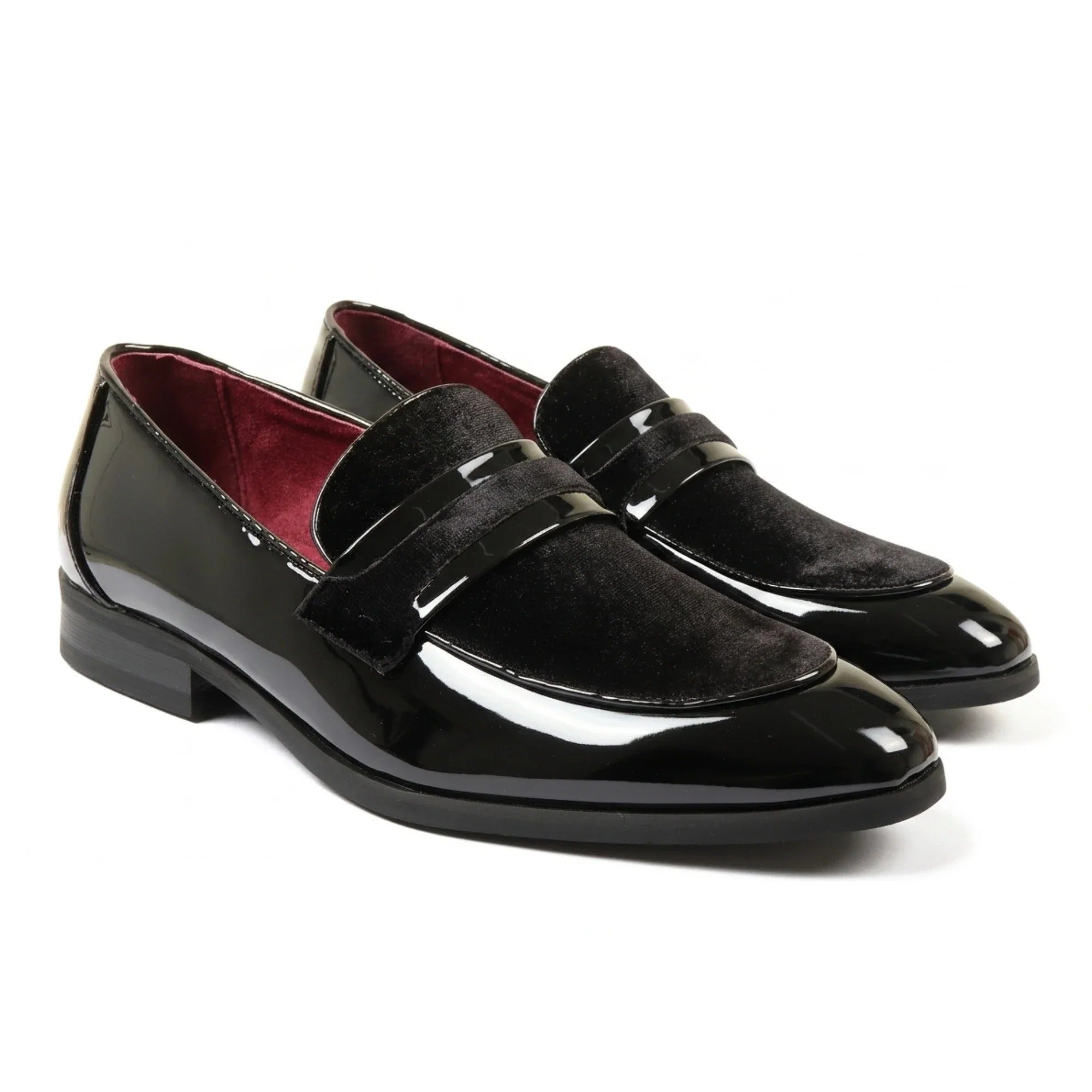 Herreslip-on loafers med vegansk læder og fløjlsdetaljer i patentmateriale