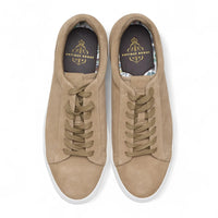 Herresneakers i steengrå ruskind med snørebånd og casual look