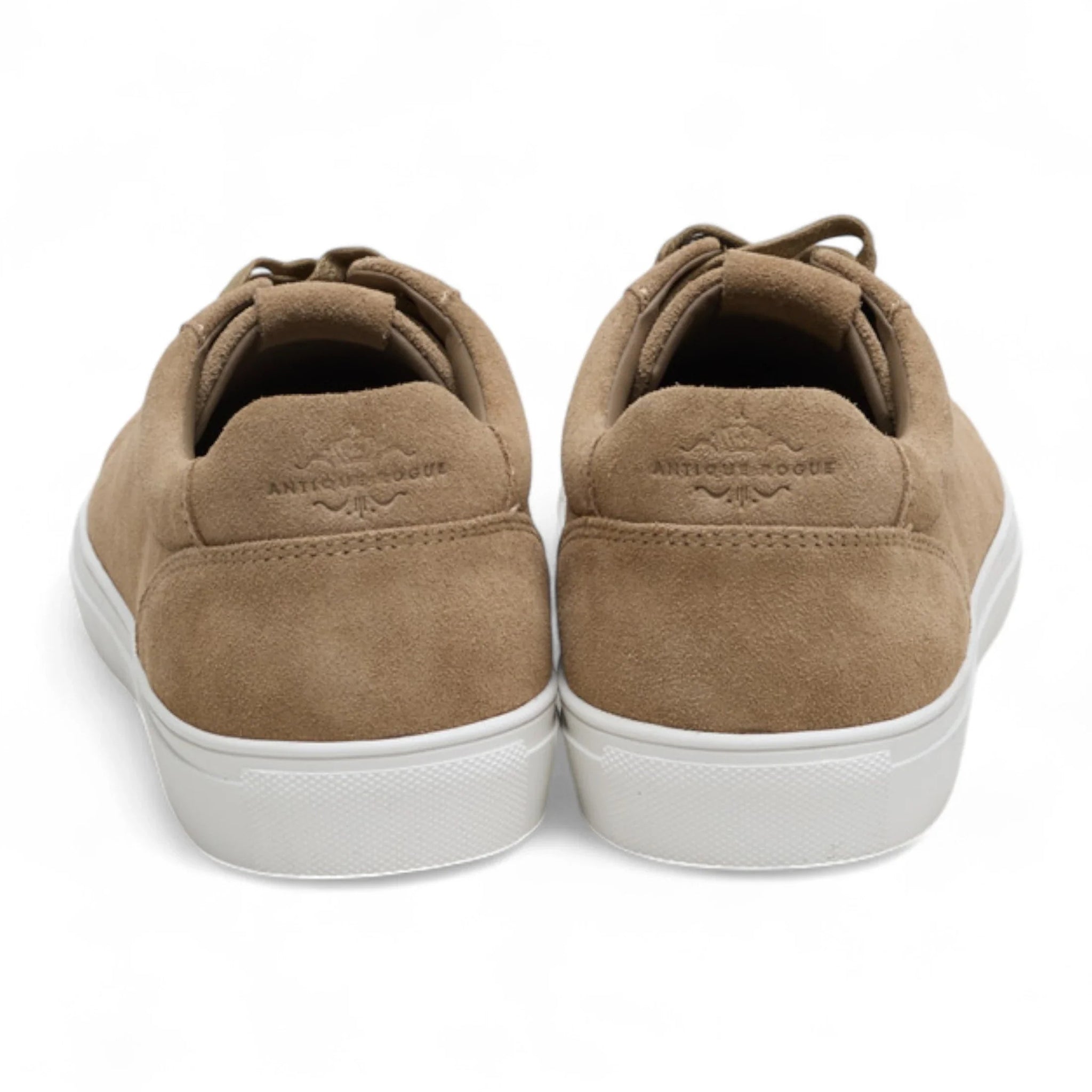 Herresneakers i steengrå ruskind med snørebånd og casual look