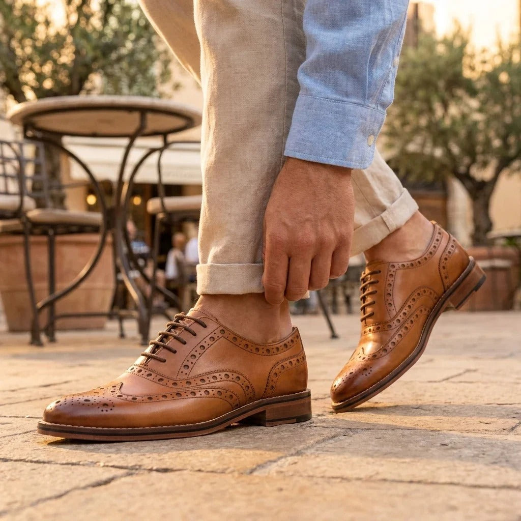 Herresko med wingtip-brogue-detaljer i læder og brunbrun
