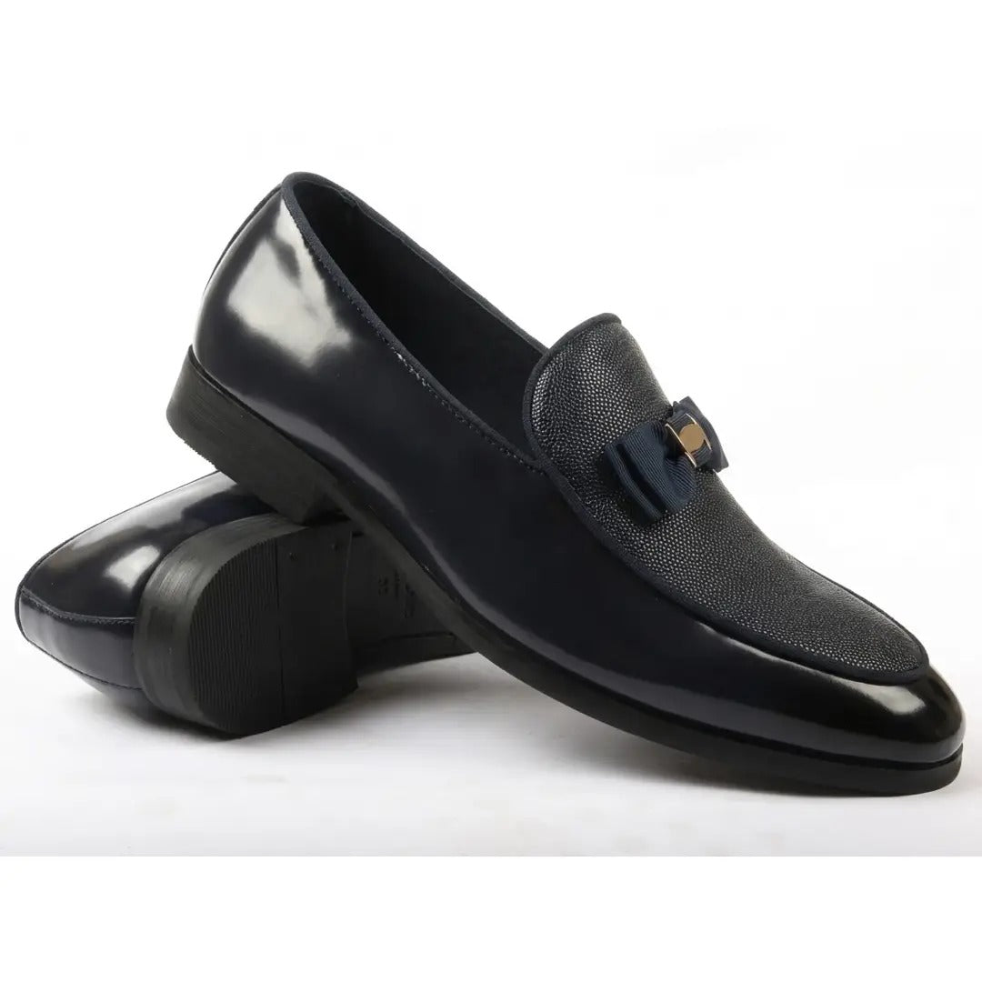 Herreloafers med tekstureret front og ikonisk spænde og sløjfe