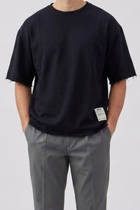 Herre T-shirt med rund hals og afslappet pasform i mørk marineblå med rå kant og bomuldsblanding