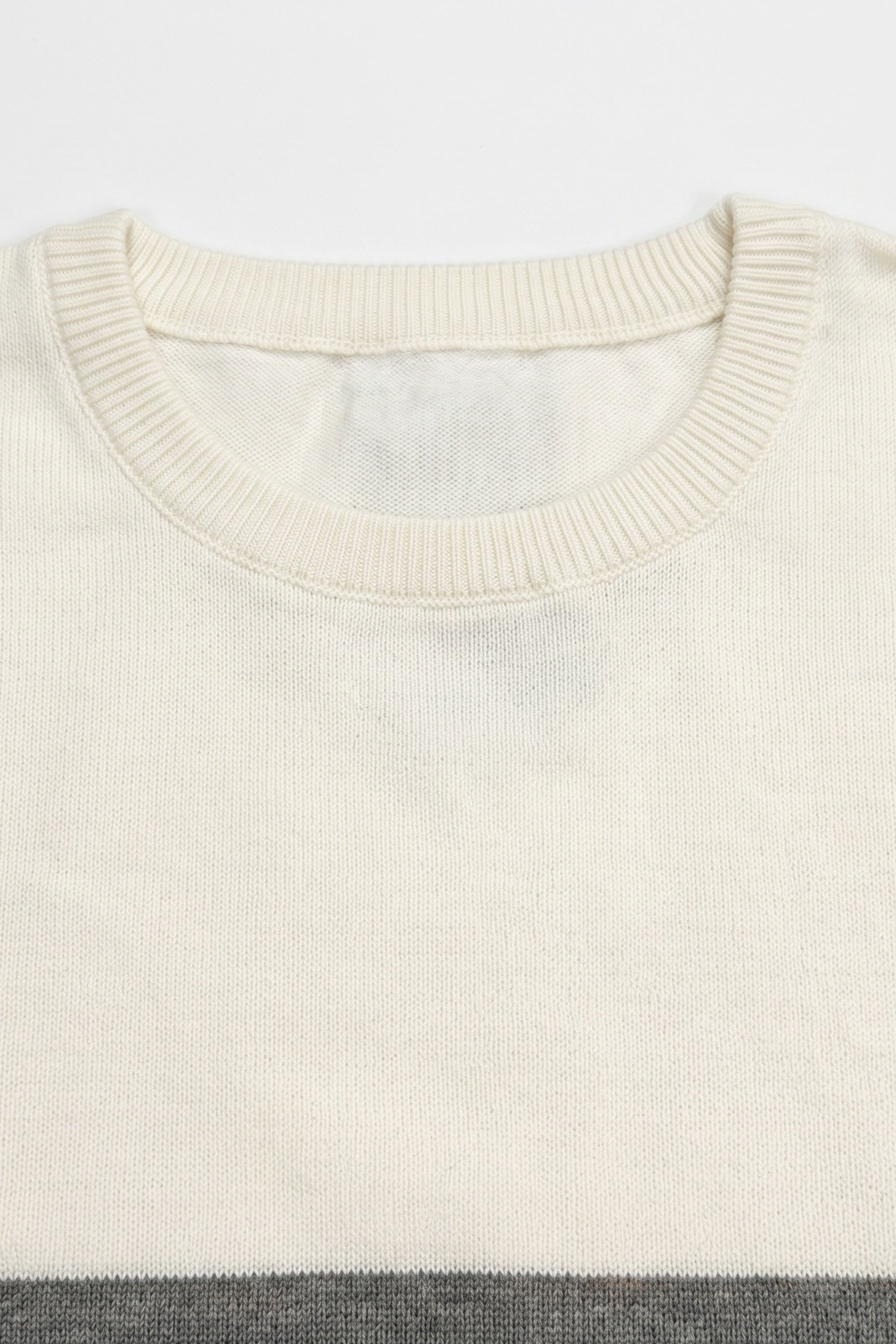 Hvid og sort strikket T-shirt med farveblok til mænd